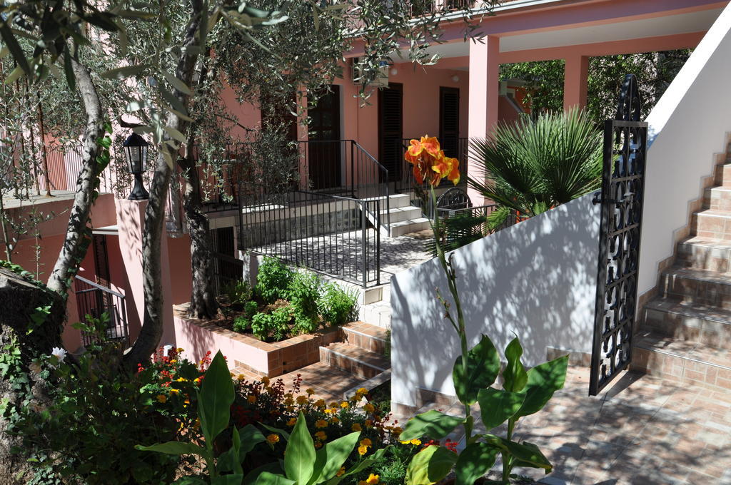 Apartments Villa Luka Свети-Стефан Экстерьер фото